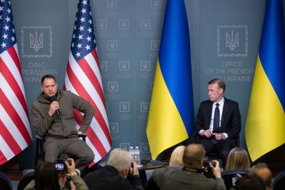 Dok se javno ističe nepokolebljiva potpora, iza kulisa raste pritisak na Kijev: Američki dužnosnici za Washington Post otkrivaju kako SAD traži od Ukrajine da "signalizira otvorenost za pregovore s Rusijom" jer neki saveznici postaju nervozni