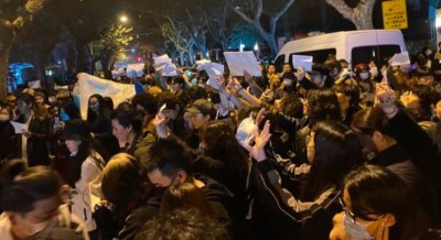 Bez presedana u eri vladavine Xi Jinpinga: Izbijaju demonstracije diljem Kine, lockdown mjere eskalirale su gnjev, naročito nakon tragedije u Xinjiangu, a sad se već i u Pekingu čuje "Dolje s Komunističkom partijom"! Što će vlast učiniti?
