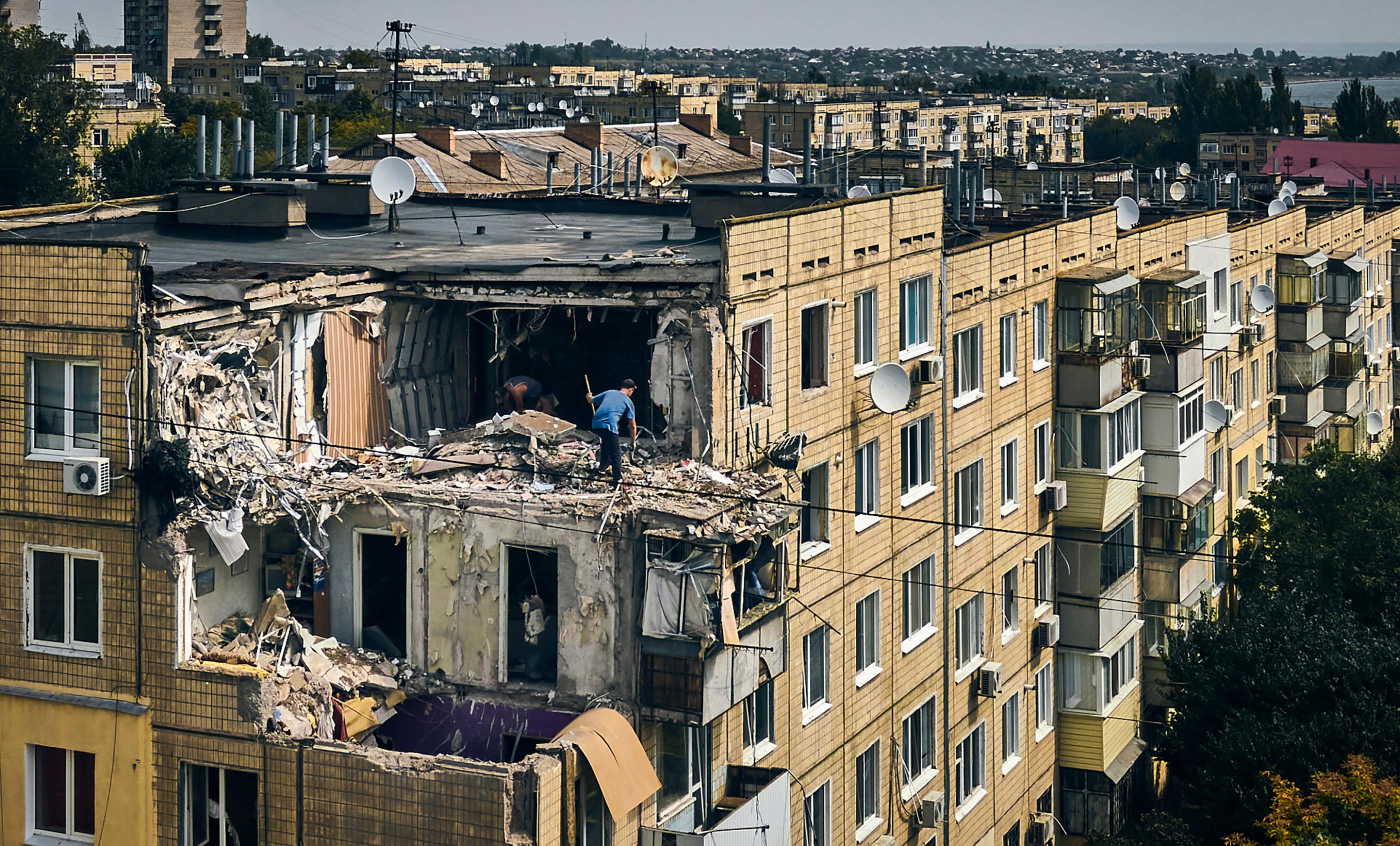 Разрушение жилого помещения. Киев 2022. Мариуполь после обстрела 2022. Руины Киева 2022. Разрушенный дом.