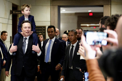 Musk i Ramaswamy spremni su na obračun s konzervativnim krilom: "Tko je važniji, kraljica maturalne večeri ili matematički olimpijac?" - žestoki sukob oko programa H-1B prijeti "građanskim ratom" unutar Trumpovog pokreta i prije početka mandata