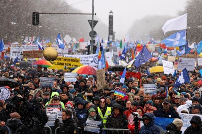 Tisuće na ulicama Berlina protiv slanja oružja u Ukrajinu: "Ovo nije naš rat! Ne eskalirajte, pregovarajte!"