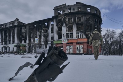 Rat u Ukrajini, 355. dan: Zauzimanjem naselja Krasnaja Gora ruski obruč oko Bahmuta još se dodatno steže, ali najvećoj bitci rata ne nazire se kraj