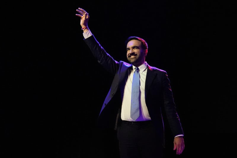 Trump ga zove komunistom, radnici ga zovu svojim: Ideološka anatomija uspona Zohrana Mamdanija, povijesna prekretnica za New York, ali i stvarnost između socijalističke retorike i socijaldemokratske prakse