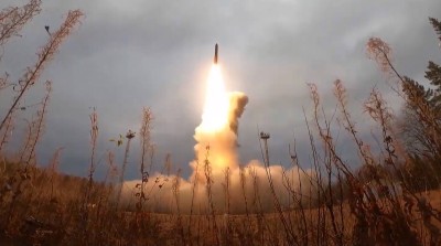 Službeni list ruskog ministarstva obrane spominje "novu strategiju" koja predviđa rusku uporabu nuklearnog oružja s ciljem odvraćanja američkog napada