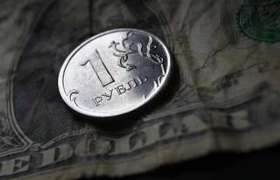Rusija se rješava svih dolarskih zaliha... I čini se da to ima vrlo pozitivan učinak na njihovu valutu