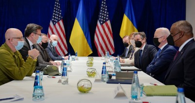 Biden se u Varšavi sastao s visokim poljskim, ali i ukrajinskim dužnosnicima, poručio kako je "čuvanje NATO sigurnosti američka sveta dužnost", ukrajinski MVP pak istaknuo kako će ovi događaji "promijeniti povijest 21. stoljeća"