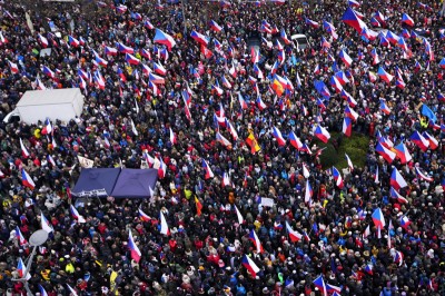 Tisuće na ulicama Praga - češki narod odbija biti ignoriran: "Dosta siromaštva, inflacije i potpore Ukrajini!"