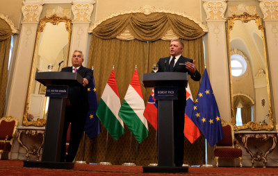 Srednjoeuropski otpor Zapadu: Zemlje poput Slovačke i Mađarske mogle bi pokazati put, za razliku od Francuske čiji je poziv na "osamostaljenje" iluzija i pokušaj da se na životu održi posrnula agenda koju i Amerika napušta