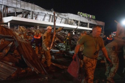 Rat u Ukrajini, 125. dan: Najmanje 16 mrtvih u raketnom napadu na trgovački centar u Kremenčuku